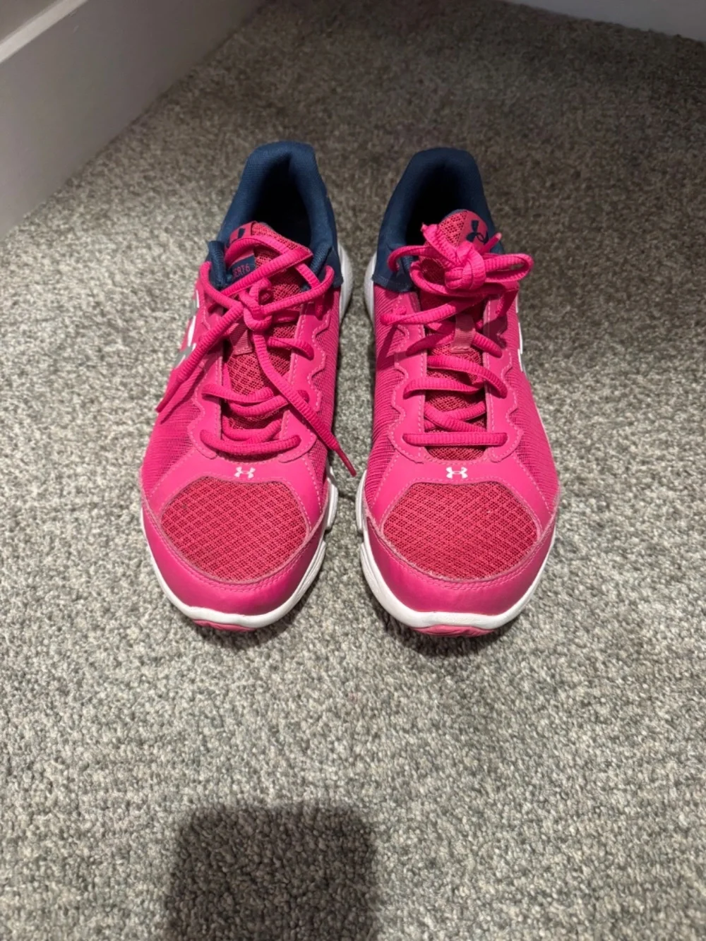 Under Armour Assert 6 size Youth 7
